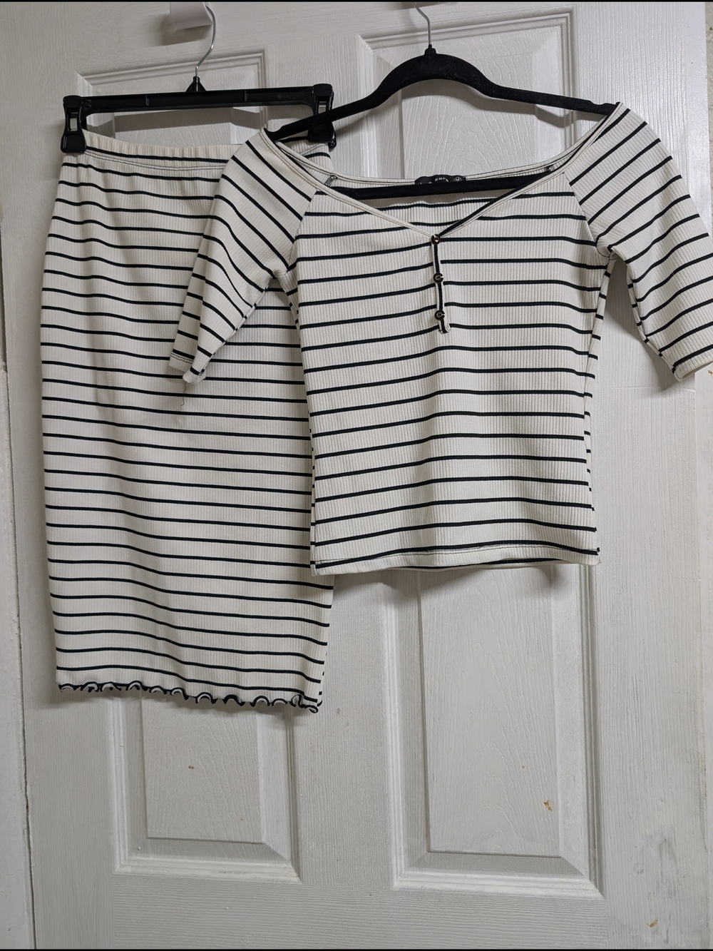 Liz & Sara Black and White Striped Top